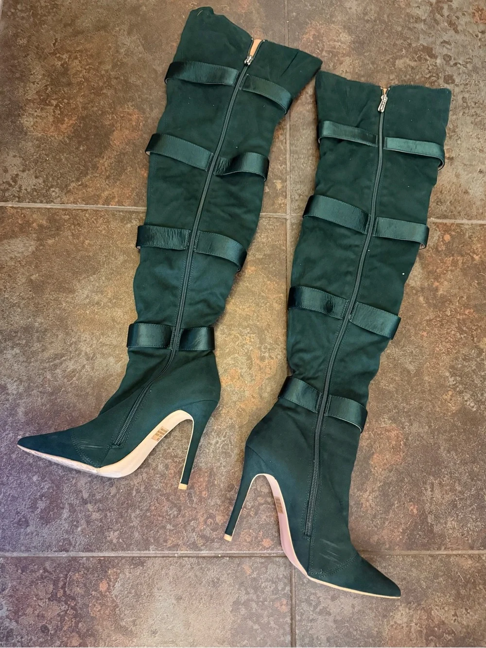 N/A elegant emerald